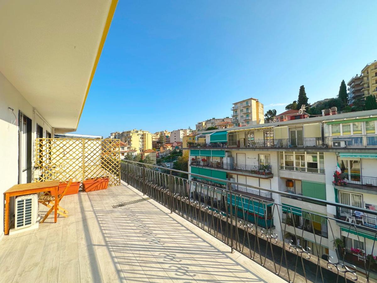 Wh - Cuore Home - Attico Monolocale Con Parcheggio Gratuito - 5 Minuti Dal Centro - Wifi San Remo Exterior foto