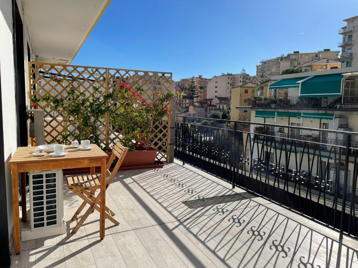 Wh - Cuore Home - Attico Monolocale Con Parcheggio Gratuito - 5 Minuti Dal Centro - Wifi San Remo Exterior foto