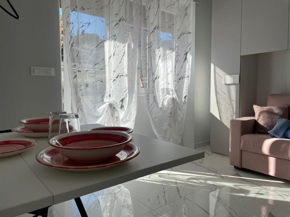 Wh - Cuore Home - Attico Monolocale Con Parcheggio Gratuito - 5 Minuti Dal Centro - Wifi San Remo Exterior foto